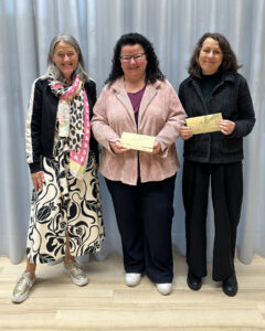 EUR 200,- Gewinnerin Marion Gabrielli und EUR 100,- Gewinnerin Irene Koller mit Bettina Egle