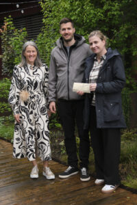 EUR 300,- Gewinnerin Sabine Bitriol mit Lukas Holzer und Bettina Egle